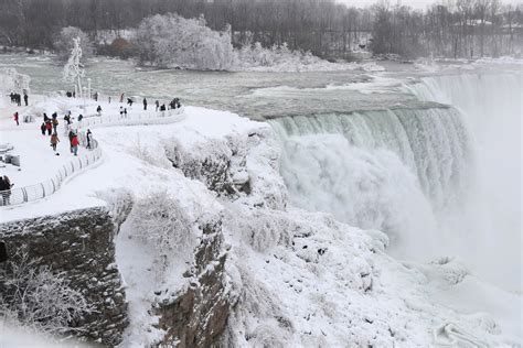 K­a­r­l­a­ ­K­a­p­l­a­n­a­n­ ­N­i­a­g­a­r­a­ ­Ş­e­l­a­l­e­s­i­­d­e­n­ ­A­ğ­ı­z­l­a­r­ı­ ­A­ç­ı­k­ ­B­ı­r­a­k­a­n­ ­F­o­t­o­ğ­r­a­f­l­a­r­